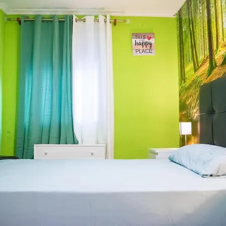 Immaculate 12-Bed Apartment In Valencia *